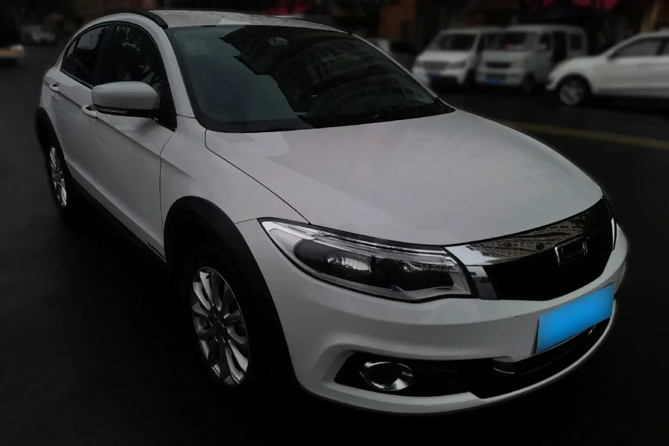 2015 Qoros 3 1.6T 156HP L4 6DCT,autocango,china used car exporter,china ev exporter,chinese used car exporter,chinese used ev exporter