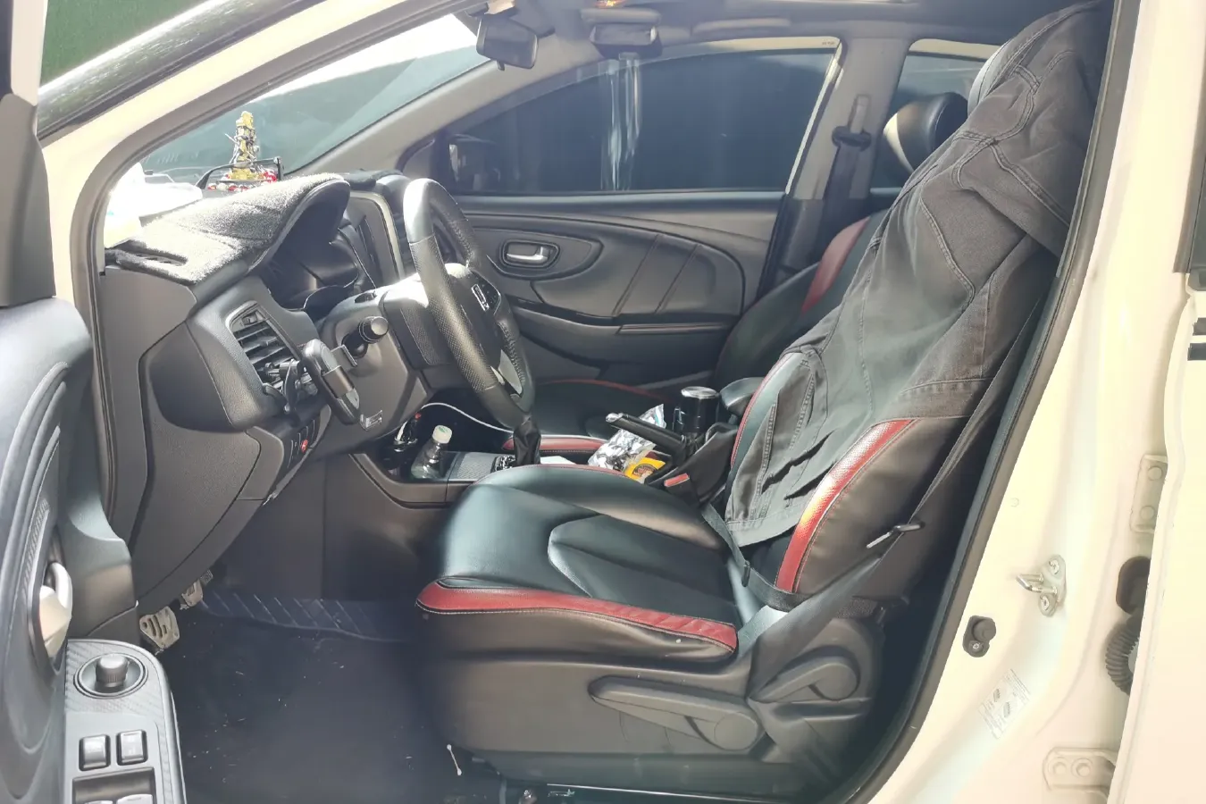 2017 Luxgen U5 SUV 1.6L 124HP L4 5MT,autocango,china used car exporter,china ev exporter,chinese used car exporter,chinese used ev exporter