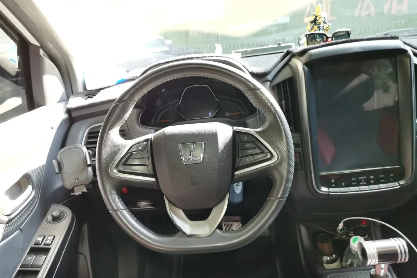 2017 Luxgen U5 SUV 1.6L 124HP L4 5MT,autocango,china used car exporter,china ev exporter,chinese used car exporter,chinese used ev exporter