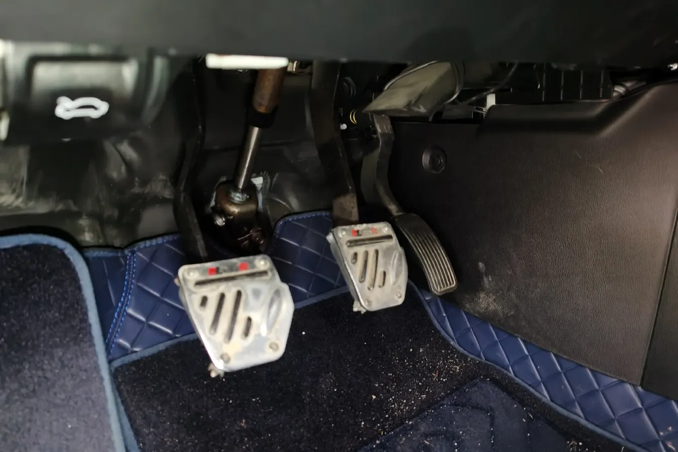 2017 Luxgen U5 SUV 1.6L 124HP L4 5MT,autocango,china used car exporter,china ev exporter,chinese used car exporter,chinese used ev exporter