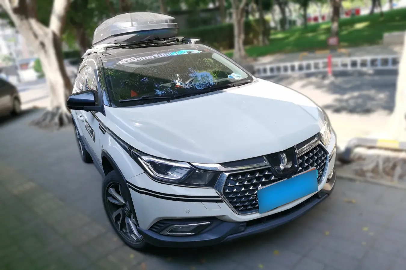 2017 Luxgen U5 SUV 1.6L 124HP L4 5MT,autocango,china used car exporter,china ev exporter,chinese used car exporter,chinese used ev exporter