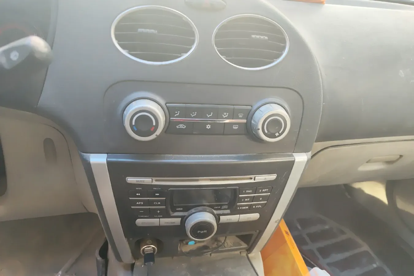 2011 Soueast V3 1.5L 120HP L4 5MT,autocango,china used car exporter,china ev exporter,chinese used car exporter,chinese used ev exporter