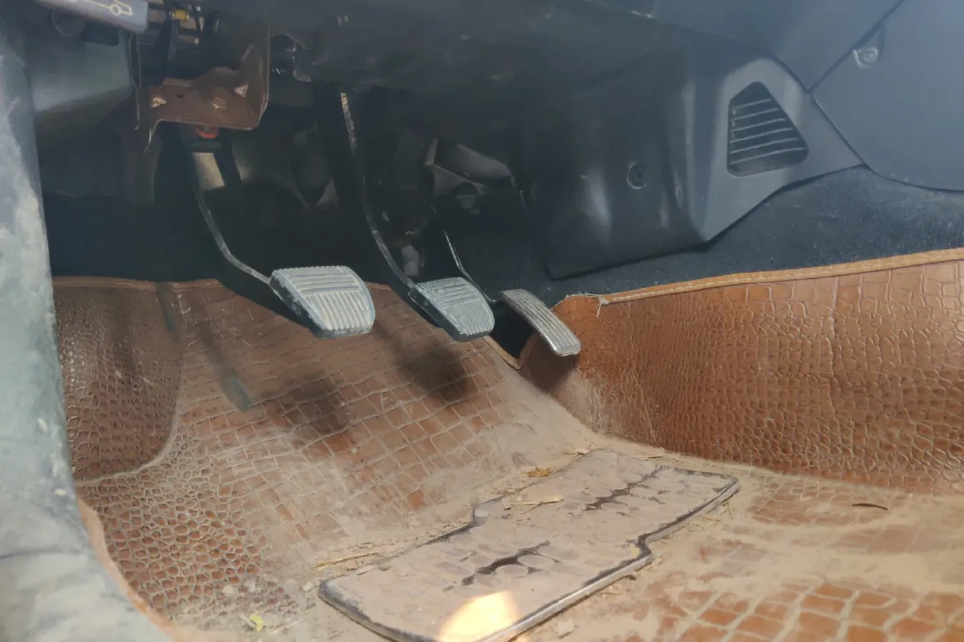 2014 FAW Senia S80 1.3L 88HP L4 5MT,autocango,china used car exporter,china ev exporter,chinese used car exporter,chinese used ev exporter