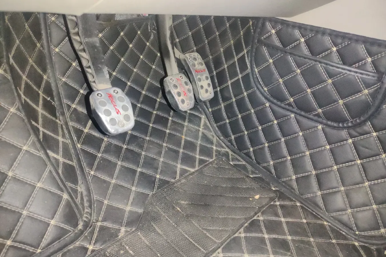 2012 Ford Focus 1.6L 125HP L4 5MT,autocango,china used car exporter,china ev exporter,chinese used car exporter,chinese used ev exporter