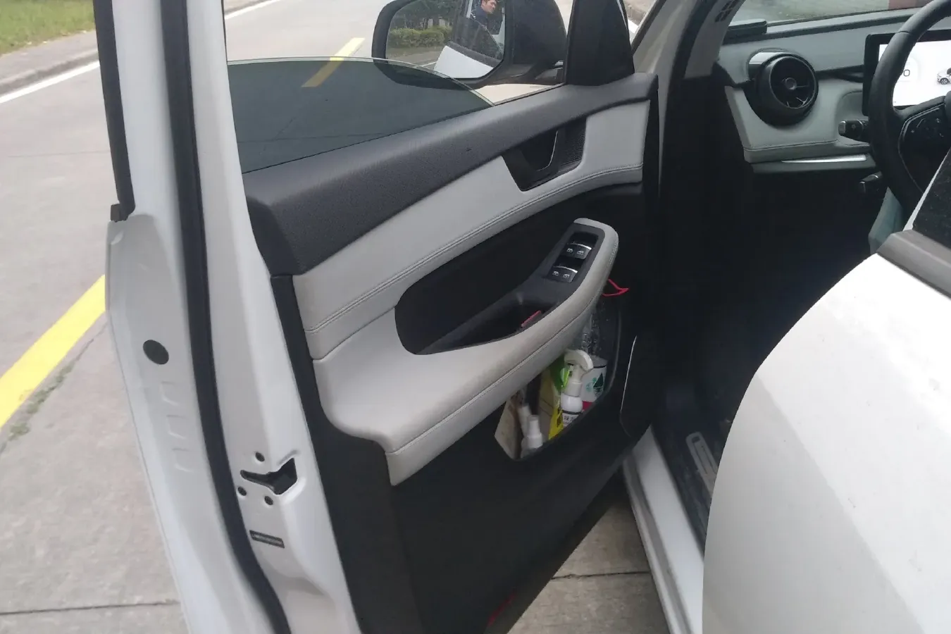 2021 Enovate ME5 Range Extended 98HP REEV 30.6KWH,autocango,china used car exporter,china ev exporter,chinese used car exporter,chinese used ev exporter