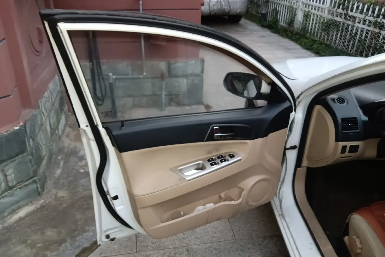 2013 Brilliance Auto H330 1.5L 105HP L4 5MT,autocango,china used car exporter,china ev exporter,chinese used car exporter,chinese used ev exporter