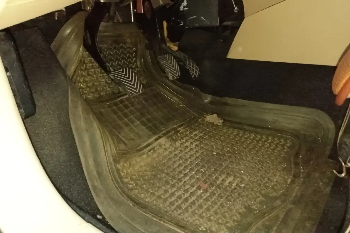 2013 Brilliance Auto H330 1.5L 105HP L4 5MT,autocango,china used car exporter,china ev exporter,chinese used car exporter,chinese used ev exporter