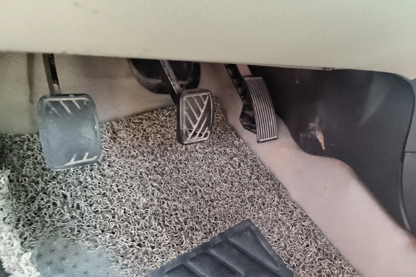 2011 Suzuki Liana 1.4L 99HP L4 5MT,autocango,china used car exporter,china ev exporter,chinese used car exporter,chinese used ev exporter