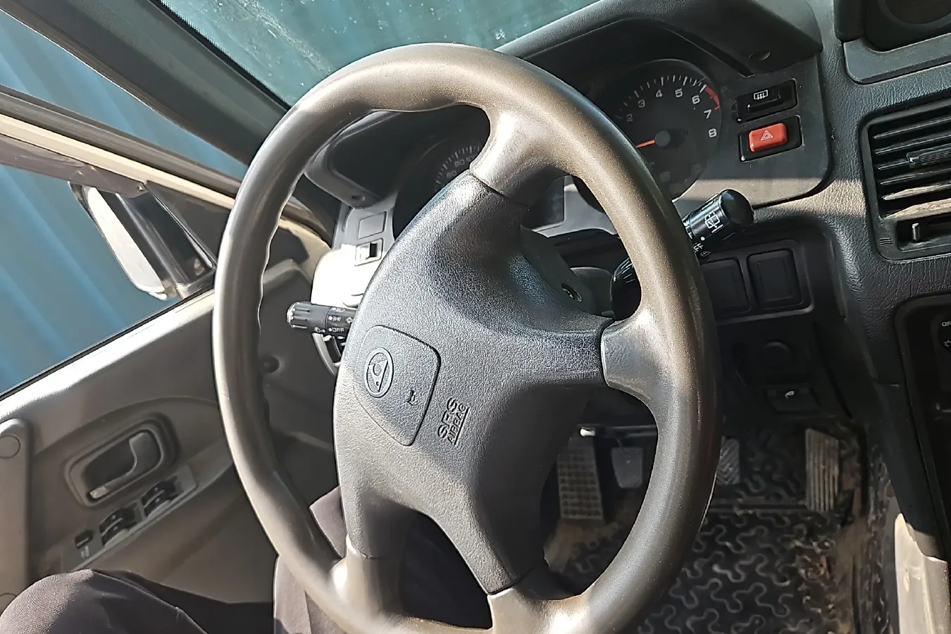 2009 Leopaard 6481 2.2L 129HP L4 5MT,autocango,china used car exporter,china ev exporter,chinese used car exporter,chinese used ev exporter