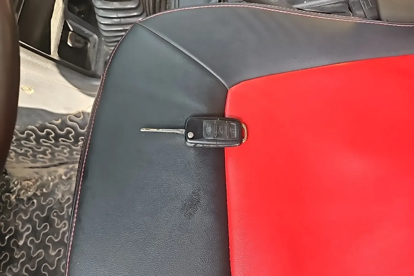 2009 Leopaard 6481 2.2L 129HP L4 5MT,autocango,china used car exporter,china ev exporter,chinese used car exporter,chinese used ev exporter