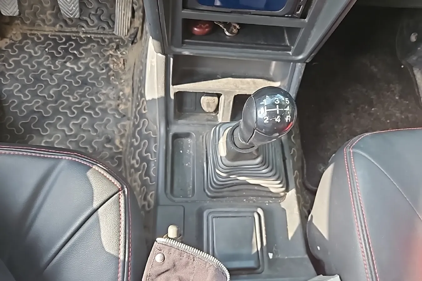 2009 Leopaard 6481 2.2L 129HP L4 5MT,autocango,china used car exporter,china ev exporter,chinese used car exporter,chinese used ev exporter