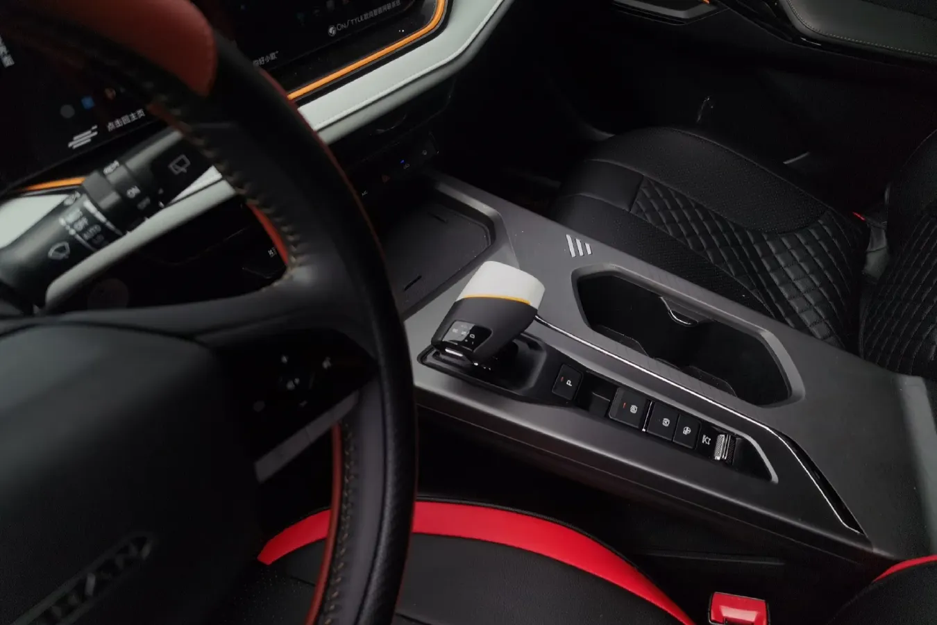 2023 ChangAn Oshan X5 Plus 1.5T 188HP L4 7DCT,autocango,china used car exporter,china ev exporter,chinese used car exporter,chinese used ev exporter