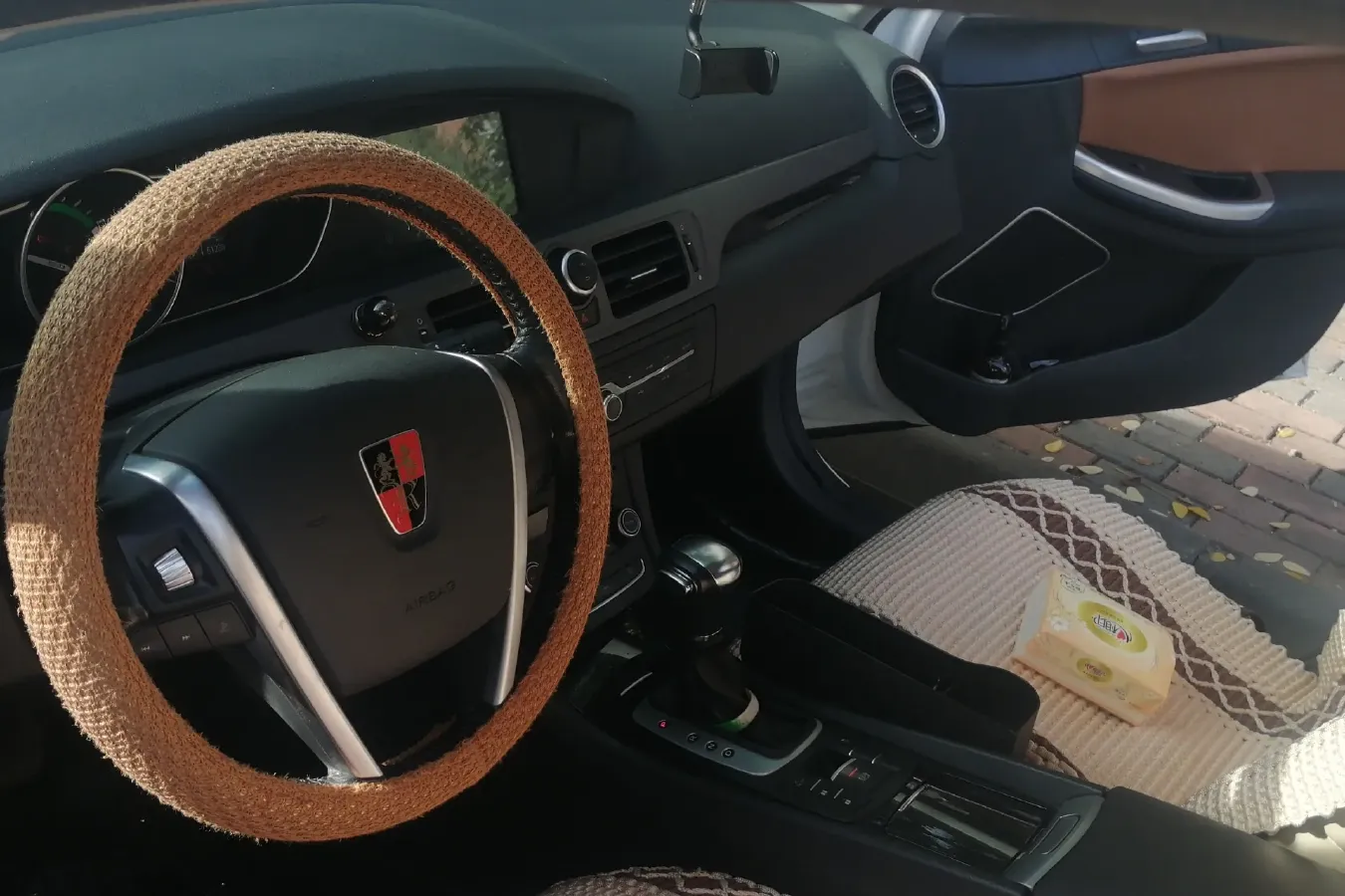 2016 Roewe e550 1.5L 109HP L4 2AT PHEV 12KWH,autocango,china used car exporter,china ev exporter,chinese used car exporter,chinese used ev exporter