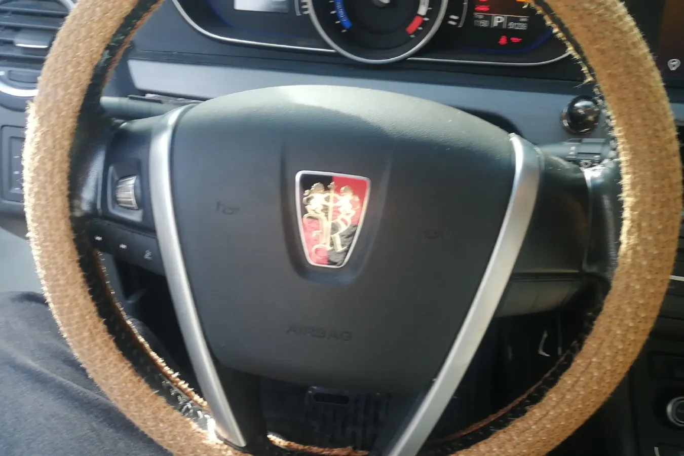 2016 Roewe e550 1.5L 109HP L4 2AT PHEV 12KWH,autocango,china used car exporter,china ev exporter,chinese used car exporter,chinese used ev exporter