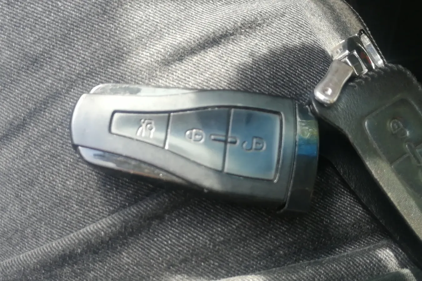 2016 Roewe e550 1.5L 109HP L4 2AT PHEV 12KWH,autocango,china used car exporter,china ev exporter,chinese used car exporter,chinese used ev exporter