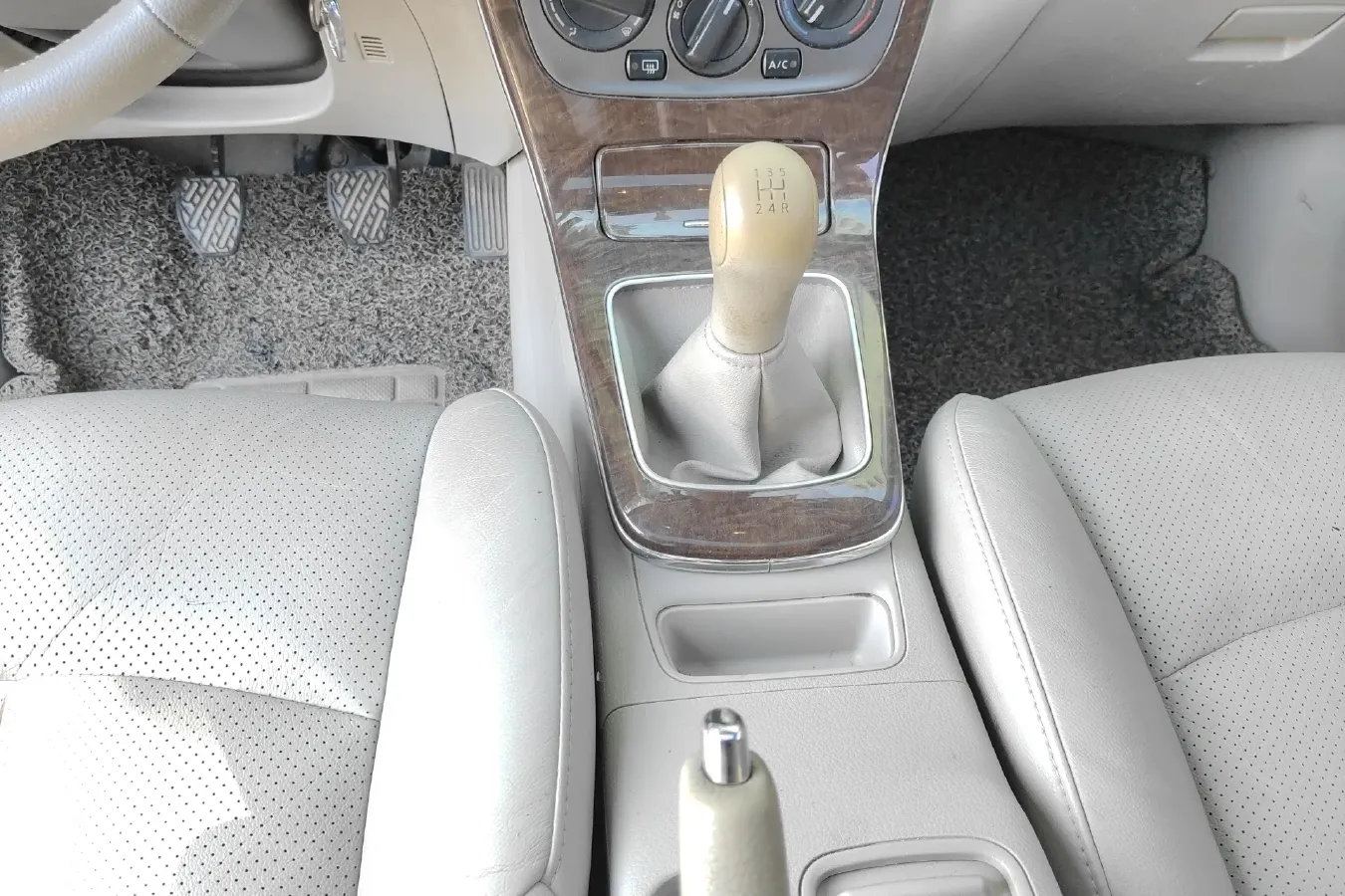 2012 Nissan Sylphy 1.6L 126HP L4 5MT,autocango,china used car exporter,china ev exporter,chinese used car exporter,chinese used ev exporter