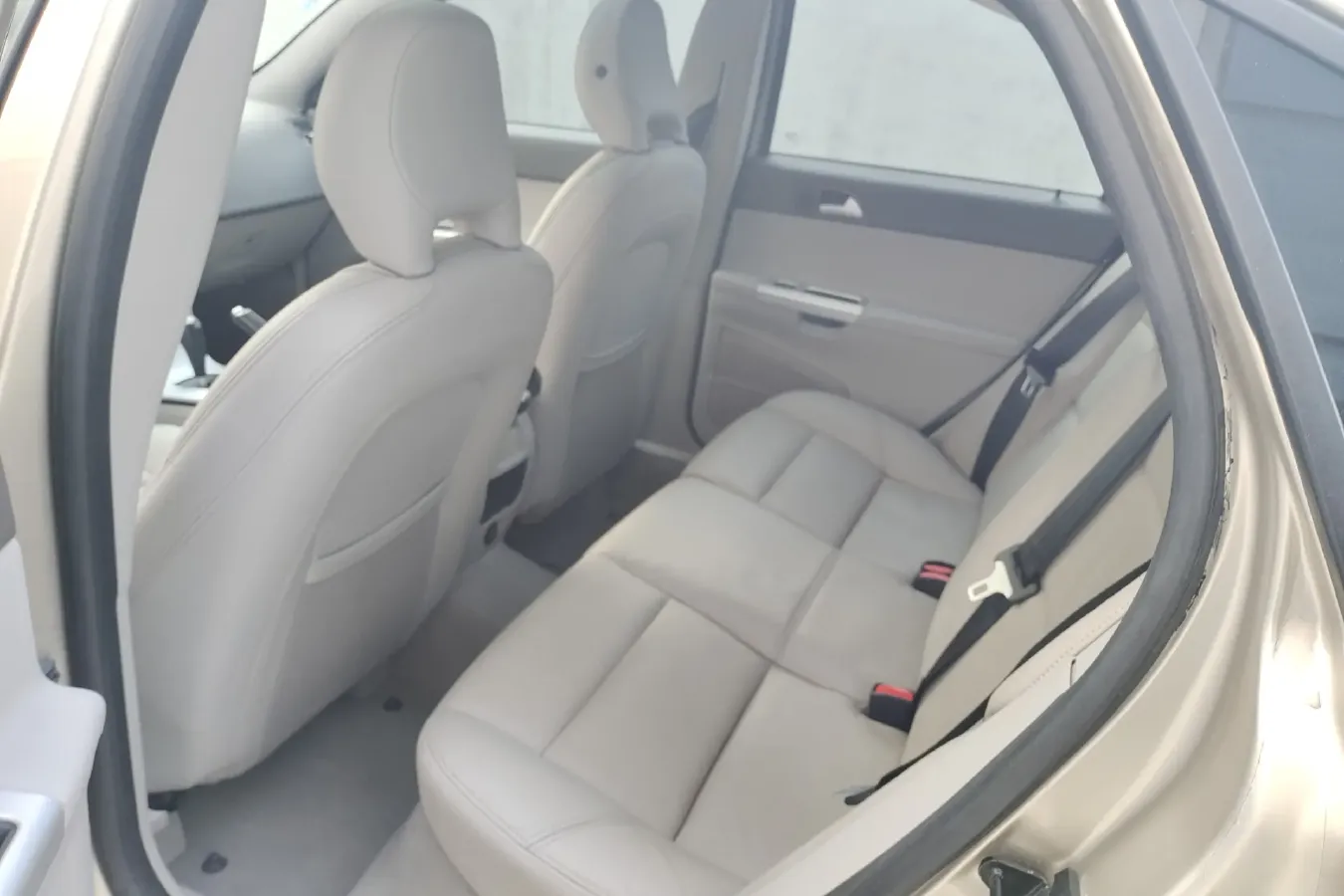 2011 Volvo S40 2.0L 141HP L4 6DCT,autocango,china used car exporter,china ev exporter,chinese used car exporter,chinese used ev exporter