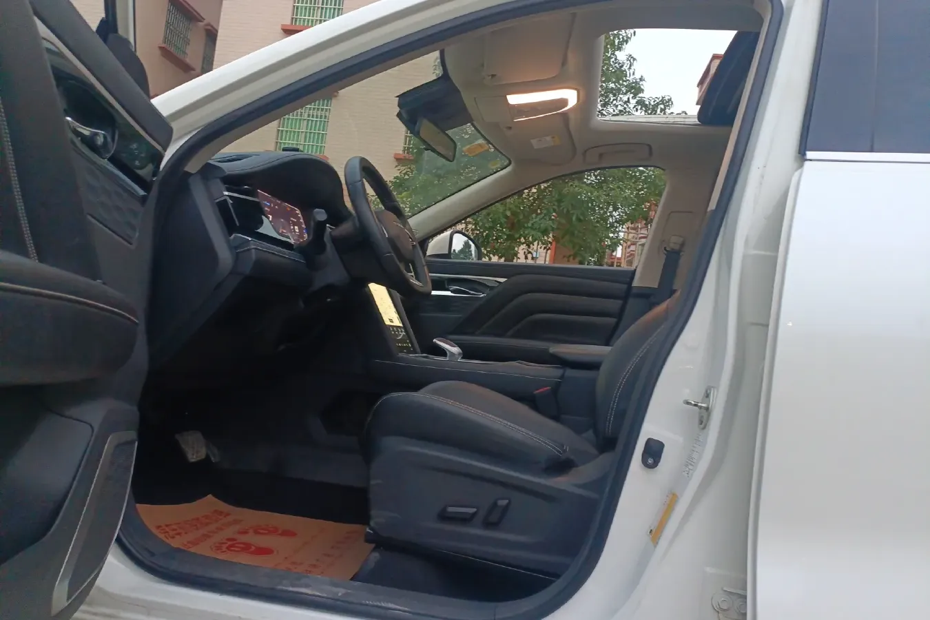 2020 Venucia Star 1.5T 190HP L4 7DCT,autocango,china used car exporter,china ev exporter,chinese used car exporter,chinese used ev exporter