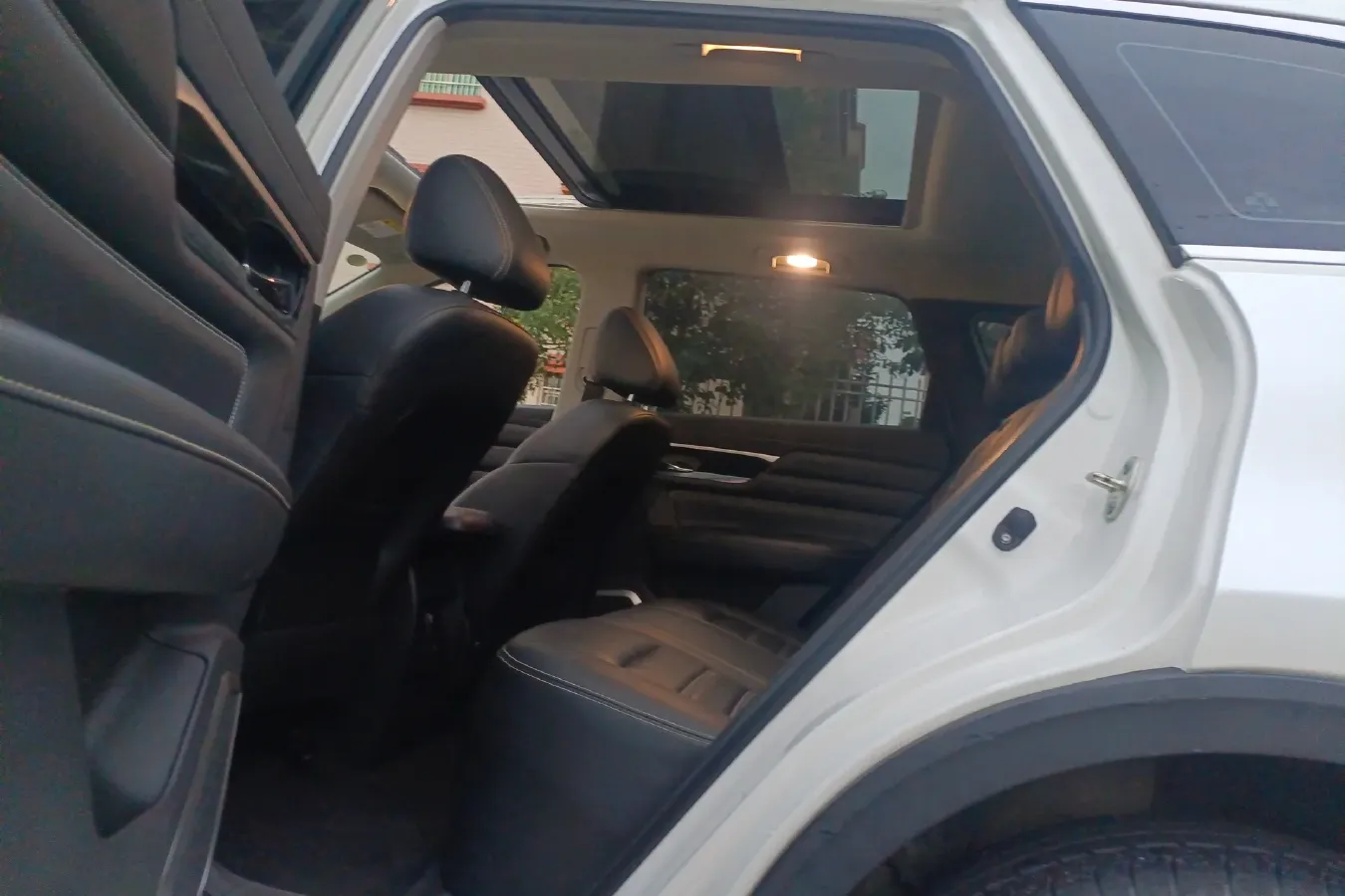 2020 Venucia Star 1.5T 190HP L4 7DCT,autocango,china used car exporter,china ev exporter,chinese used car exporter,chinese used ev exporter