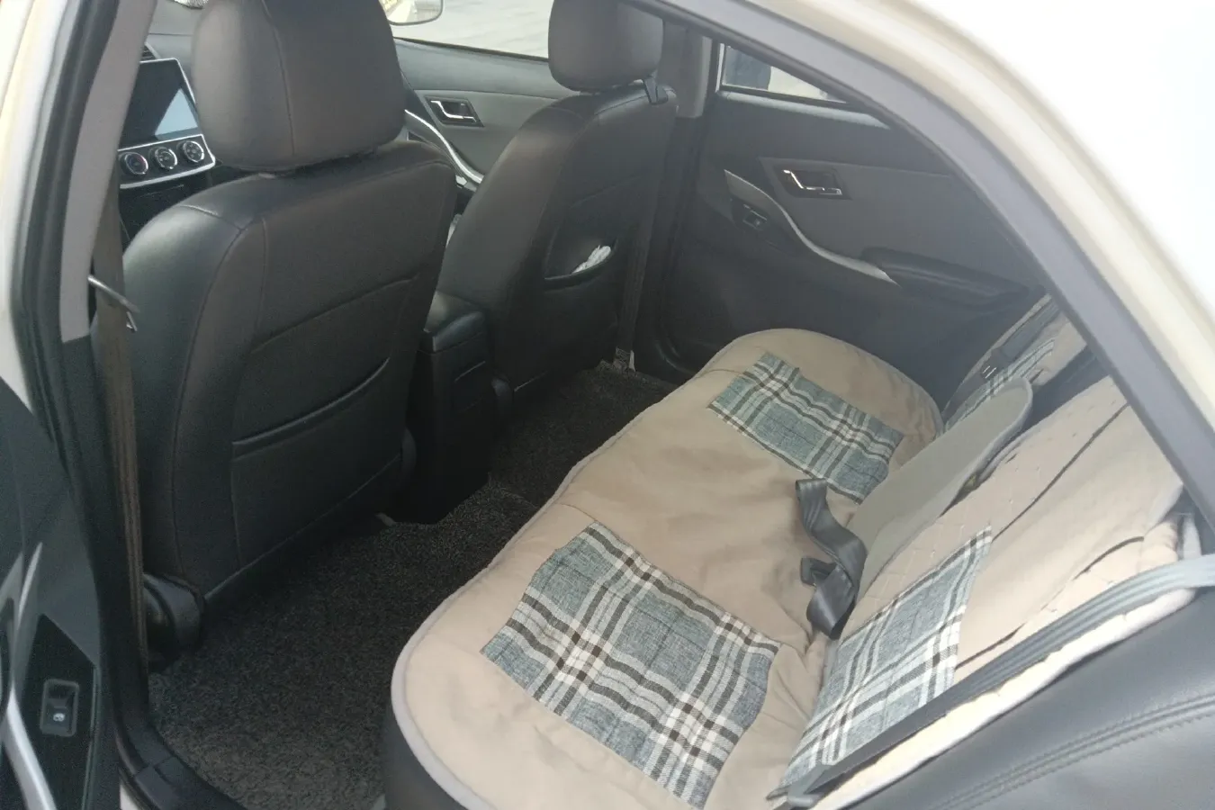 2014 Zotye Z300 1.5L 113HP L4 5MT,autocango,china used car exporter,china ev exporter,chinese used car exporter,chinese used ev exporter