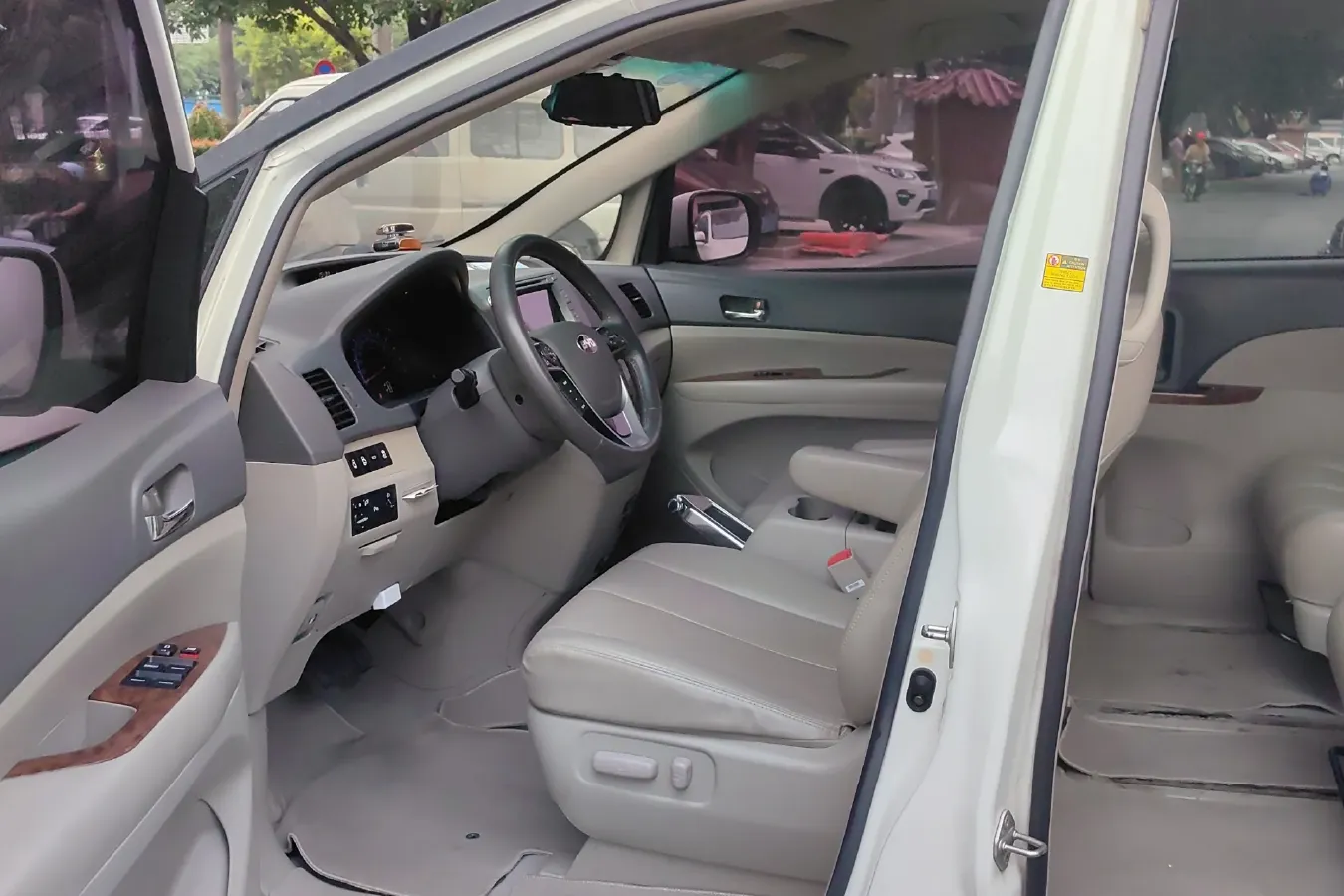 2015 BYD M6 2.4L 167HP L4 6DCT,autocango,china used car exporter,china ev exporter,chinese used car exporter,chinese used ev exporter