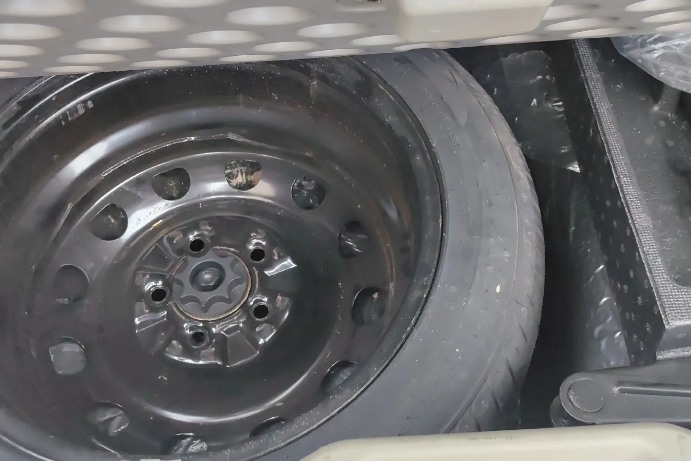 2015 BYD M6 2.4L 167HP L4 6DCT,autocango,china used car exporter,china ev exporter,chinese used car exporter,chinese used ev exporter