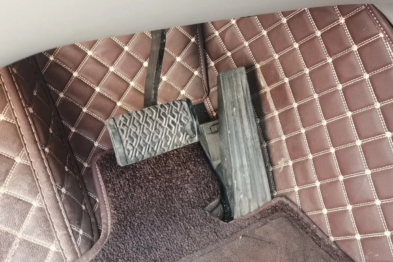 2015 HuaSong 7 2.0T 184HP L4 6AT,autocango,china used car exporter,china ev exporter,chinese used car exporter,chinese used ev exporter