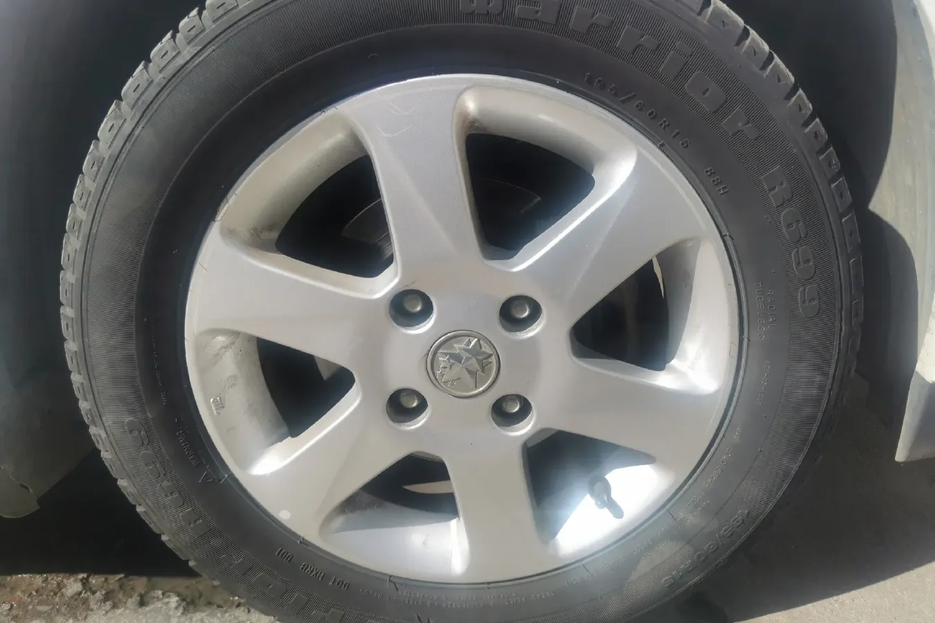 2013 Venucia R50 1.6L 117HP L4 5MT,autocango,china used car exporter,china ev exporter,chinese used car exporter,chinese used ev exporter