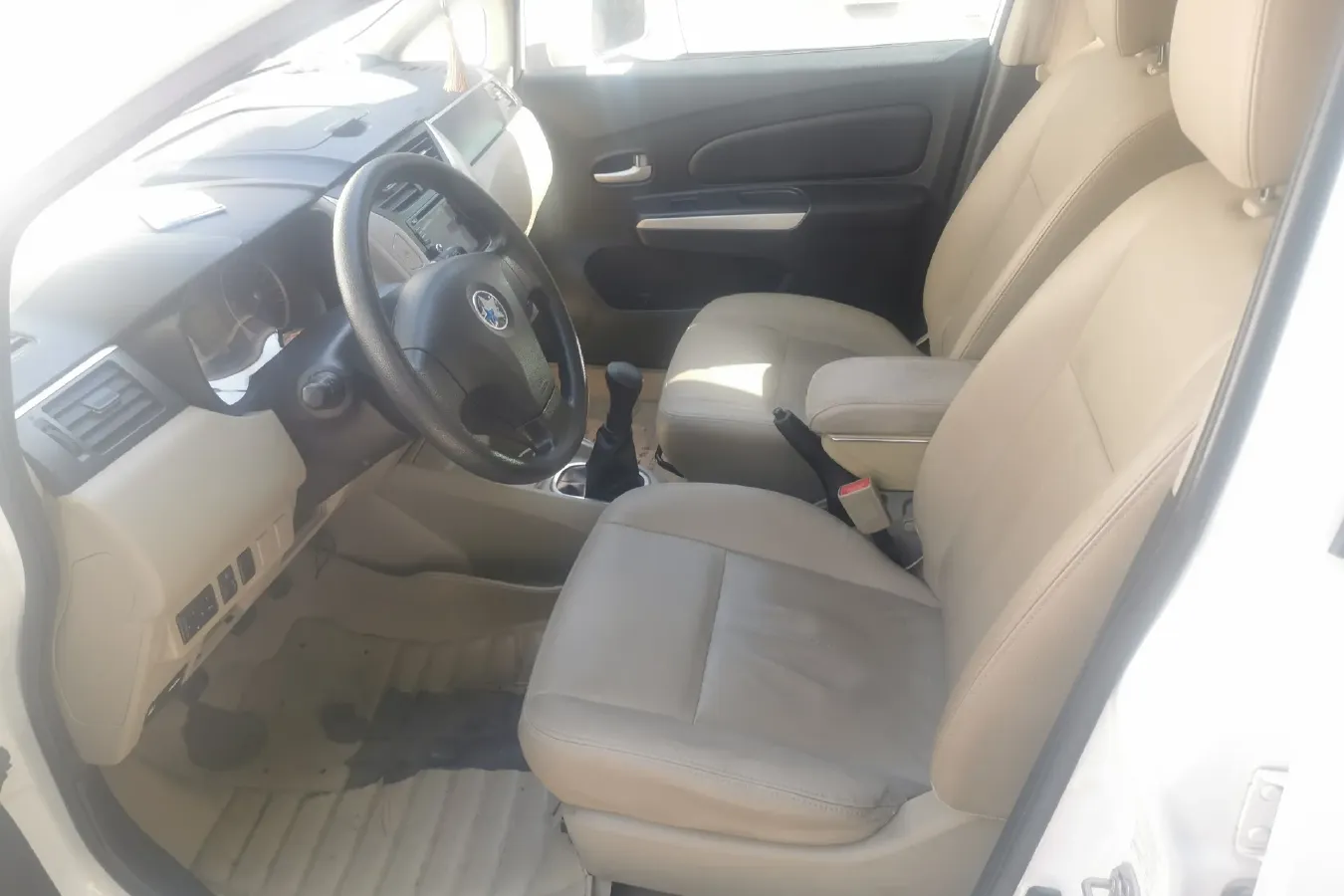 2013 Venucia R50 1.6L 117HP L4 5MT,autocango,china used car exporter,china ev exporter,chinese used car exporter,chinese used ev exporter