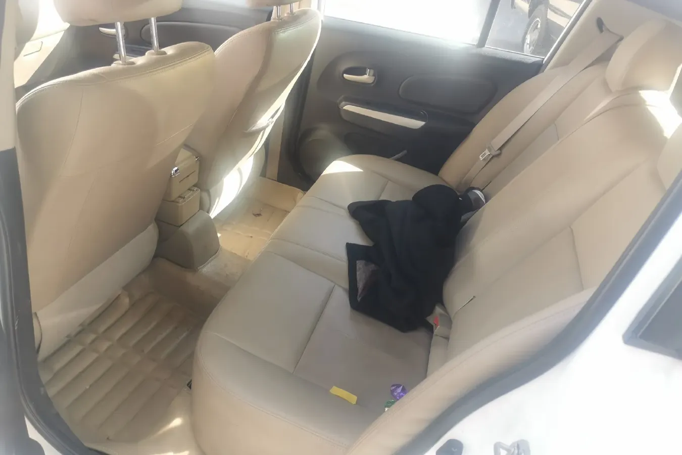 2013 Venucia R50 1.6L 117HP L4 5MT,autocango,china used car exporter,china ev exporter,chinese used car exporter,chinese used ev exporter