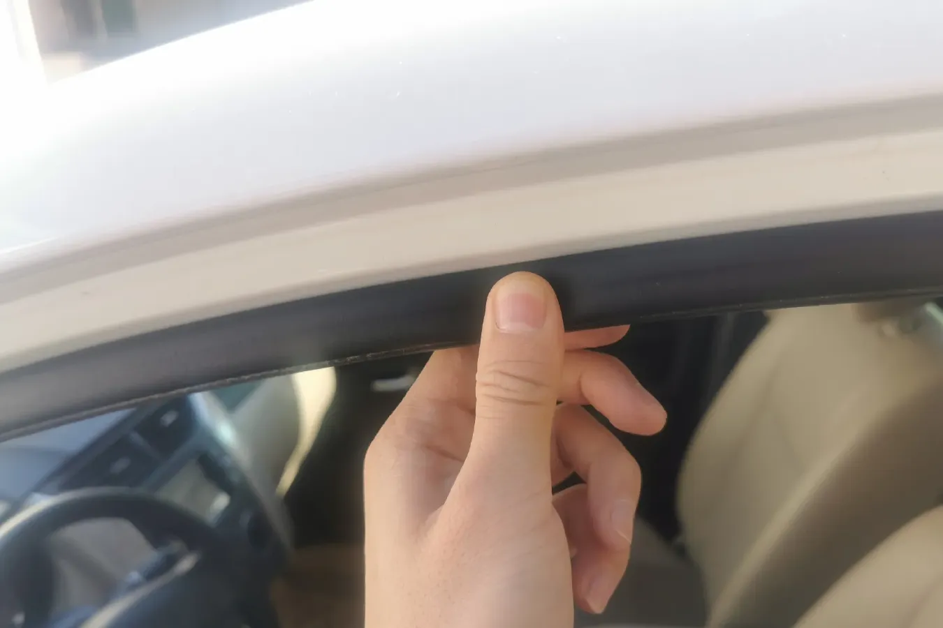 2013 Venucia R50 1.6L 117HP L4 5MT,autocango,china used car exporter,china ev exporter,chinese used car exporter,chinese used ev exporter