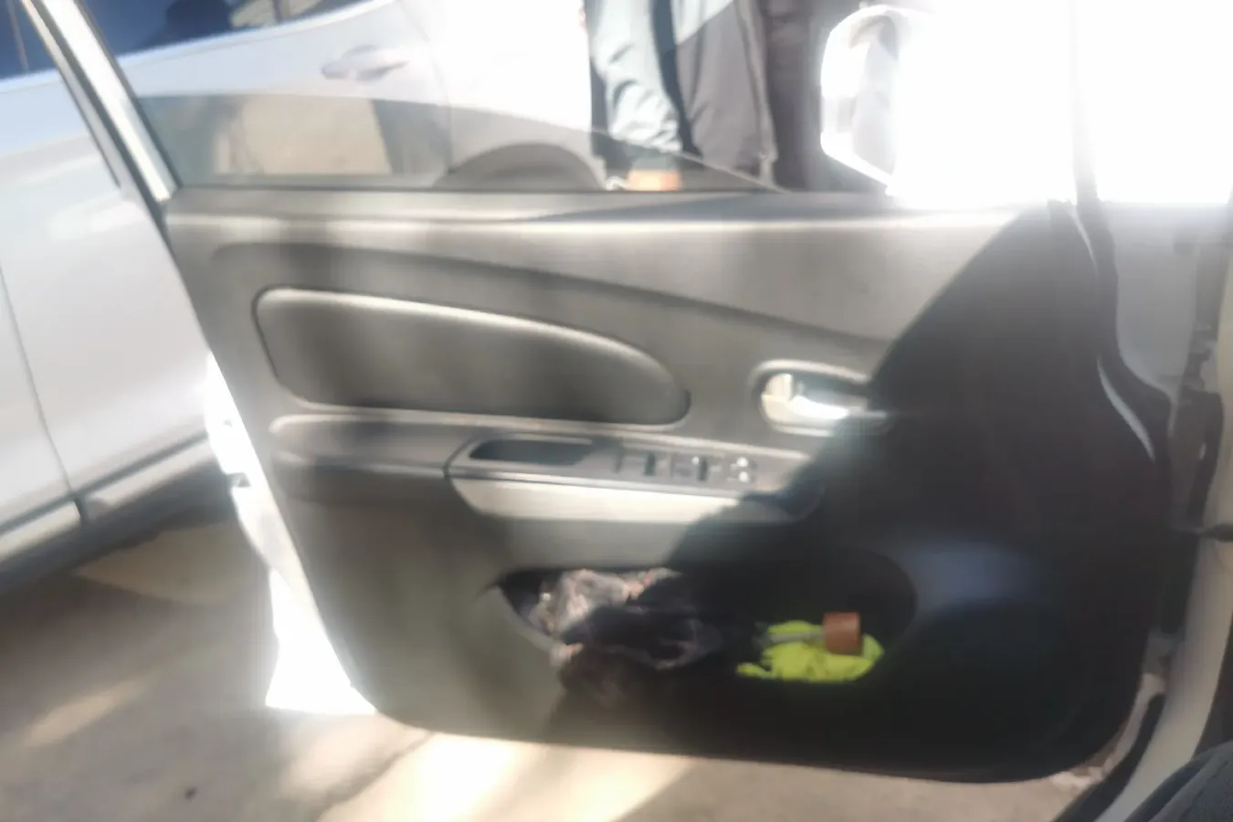 2013 Venucia R50 1.6L 117HP L4 5MT,autocango,china used car exporter,china ev exporter,chinese used car exporter,chinese used ev exporter