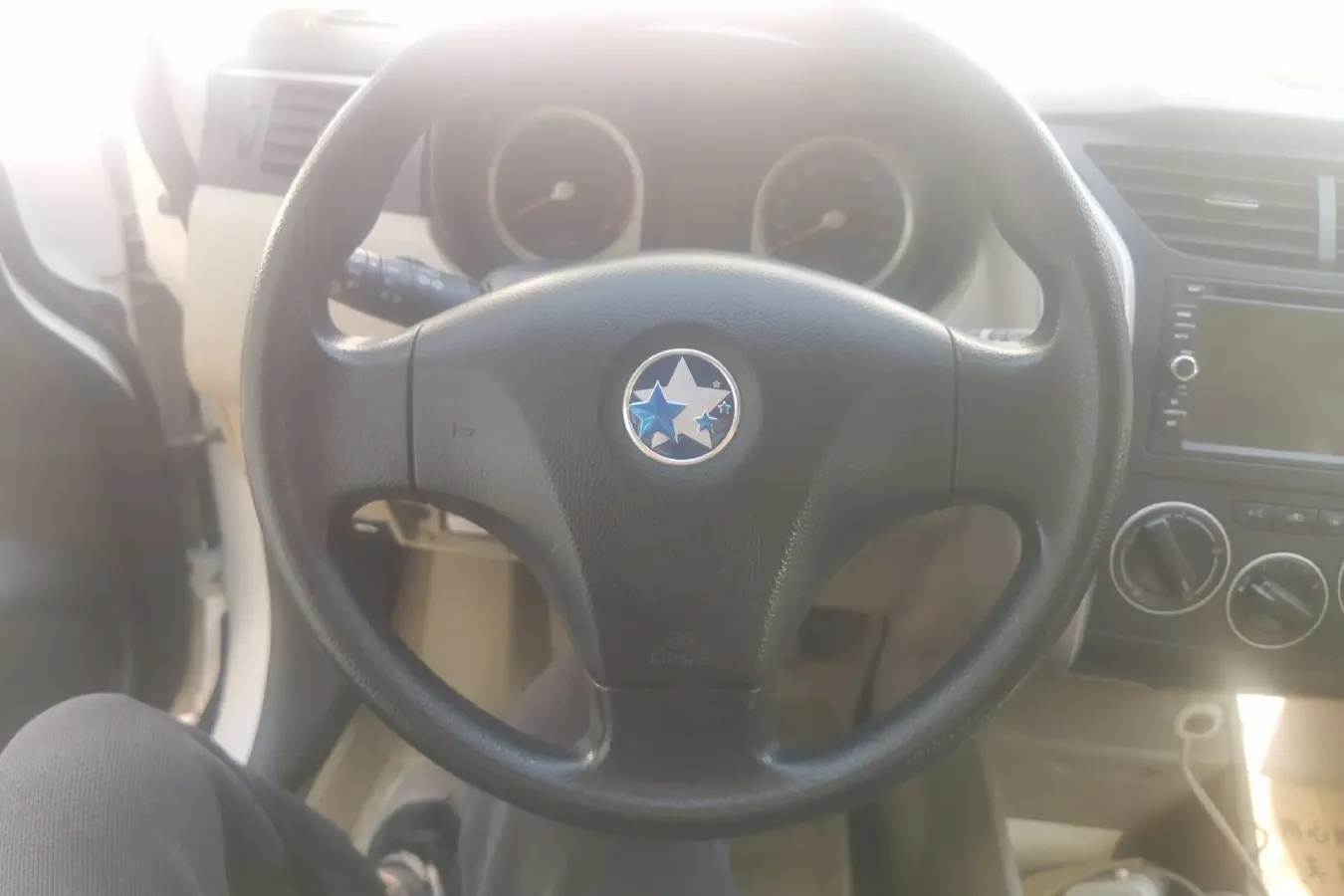 2013 Venucia R50 1.6L 117HP L4 5MT,autocango,china used car exporter,china ev exporter,chinese used car exporter,chinese used ev exporter