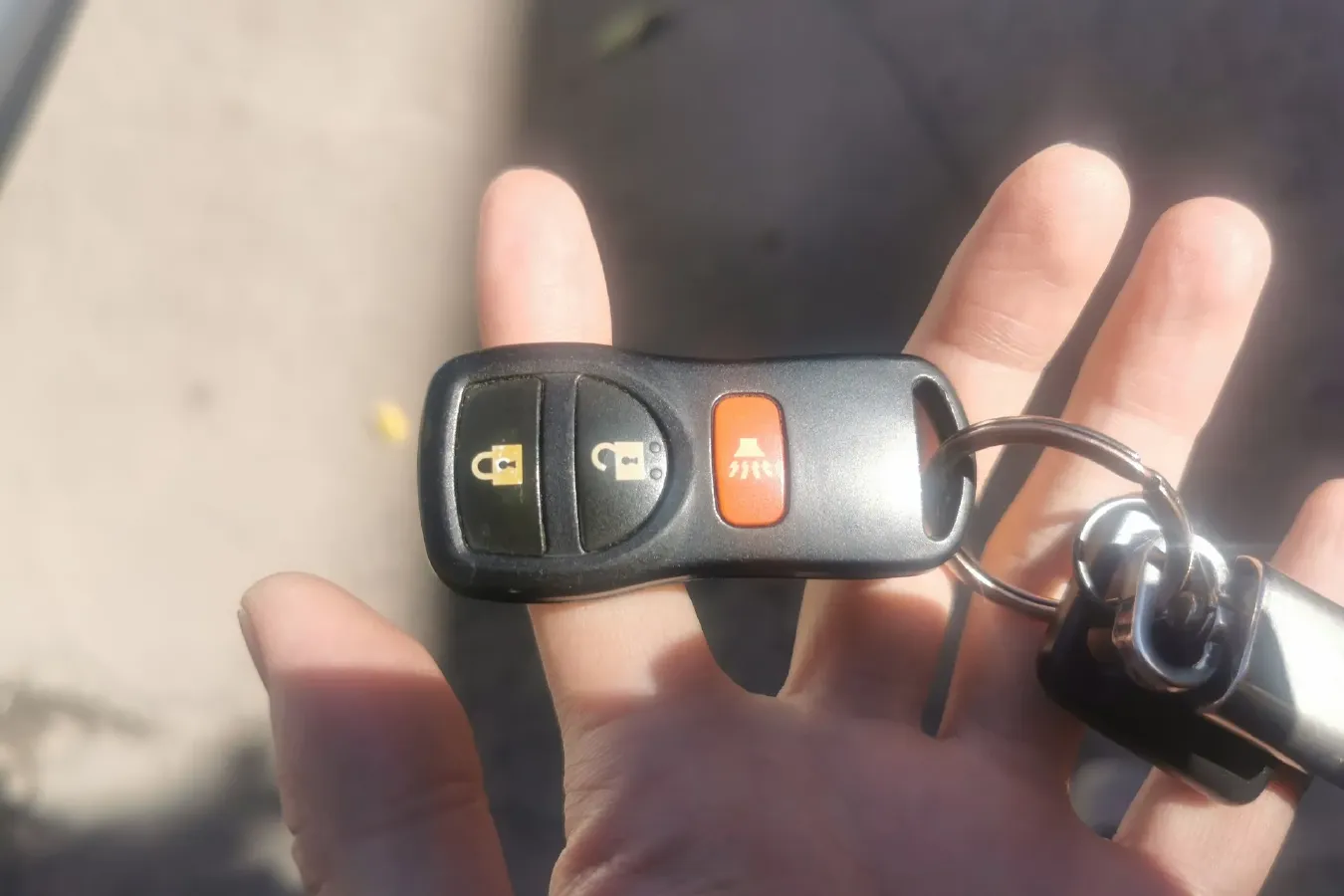 2013 Venucia R50 1.6L 117HP L4 5MT,autocango,china used car exporter,china ev exporter,chinese used car exporter,chinese used ev exporter