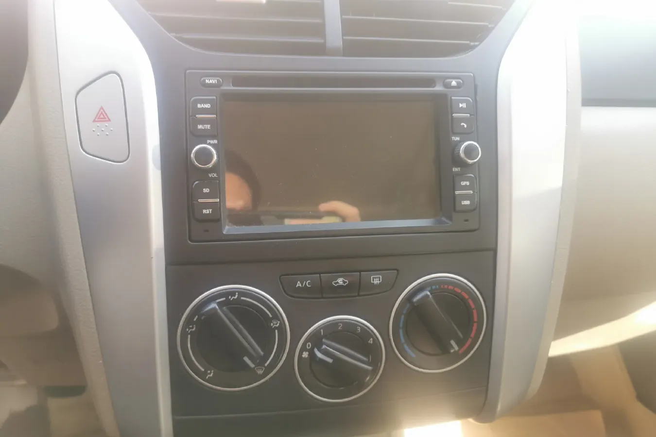 2013 Venucia R50 1.6L 117HP L4 5MT,autocango,china used car exporter,china ev exporter,chinese used car exporter,chinese used ev exporter