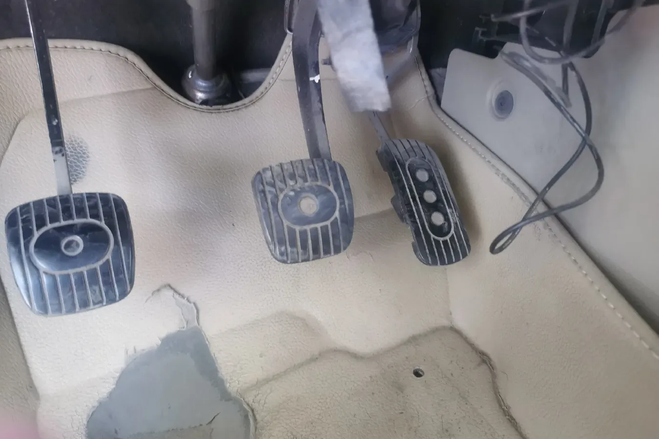 2013 Venucia R50 1.6L 117HP L4 5MT,autocango,china used car exporter,china ev exporter,chinese used car exporter,chinese used ev exporter