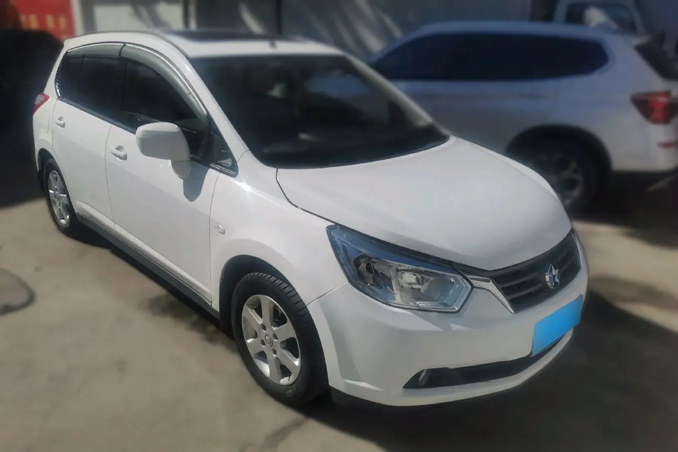 2013 Venucia R50 1.6L 117HP L4 5MT,autocango,china used car exporter,china ev exporter,chinese used car exporter,chinese used ev exporter