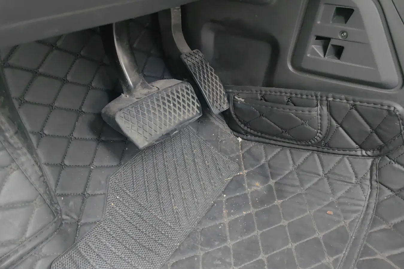 2016 Roewe e550 1.5L 109HP L4 2AT PHEV 12KWH,autocango,china used car exporter,china ev exporter,chinese used car exporter,chinese used ev exporter