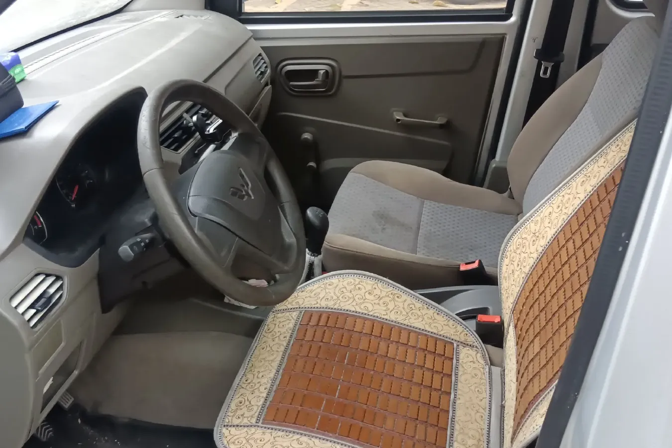 2017 WuLing ZhiGuang V 1.2L 82HP L4 5MT,autocango,china used car exporter,china ev exporter,chinese used car exporter,chinese used ev exporter