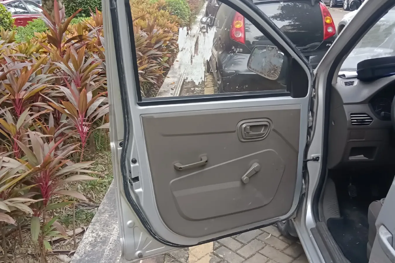 2017 WuLing ZhiGuang V 1.2L 82HP L4 5MT,autocango,china used car exporter,china ev exporter,chinese used car exporter,chinese used ev exporter