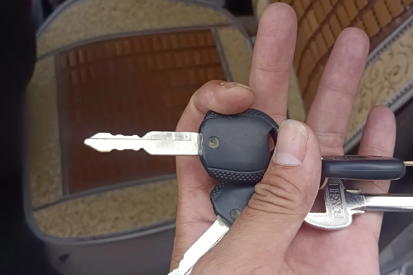 2017 WuLing ZhiGuang V 1.2L 82HP L4 5MT,autocango,china used car exporter,china ev exporter,chinese used car exporter,chinese used ev exporter