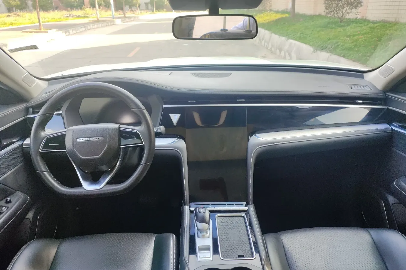 2020 Venucia Star 1.5T 190HP L4 7DCT,autocango,china used car exporter,china ev exporter,chinese used car exporter,chinese used ev exporter