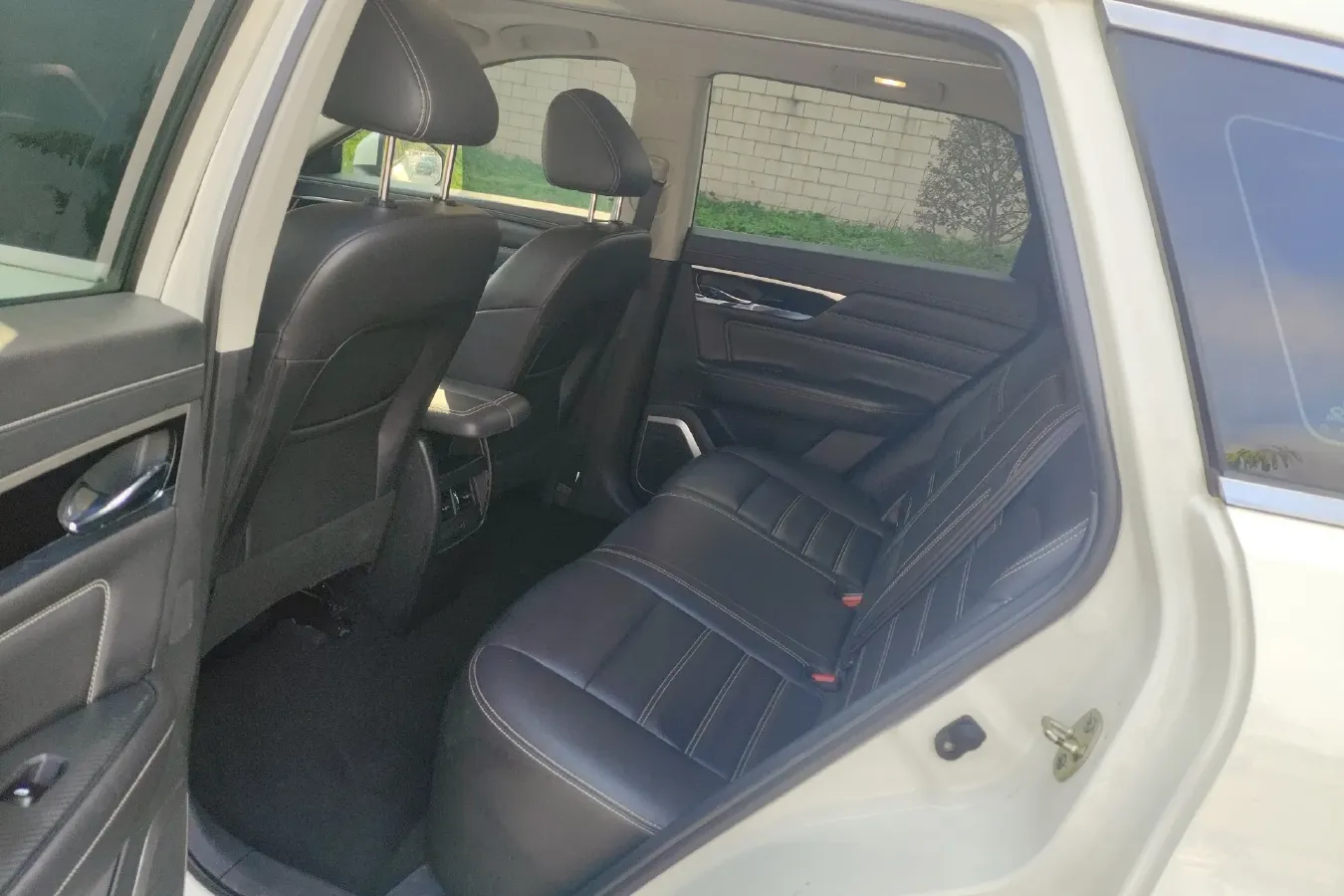 2020 Venucia Star 1.5T 190HP L4 7DCT,autocango,china used car exporter,china ev exporter,chinese used car exporter,chinese used ev exporter