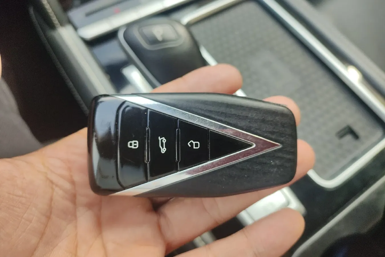 2020 Venucia Star 1.5T 190HP L4 7DCT,autocango,china used car exporter,china ev exporter,chinese used car exporter,chinese used ev exporter