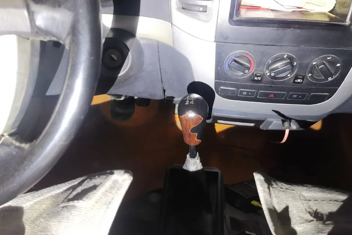 2018 KingLong JinWei 2.0L 102HP L4 5MT,autocango,china used car exporter,china ev exporter,chinese used car exporter,chinese used ev exporter