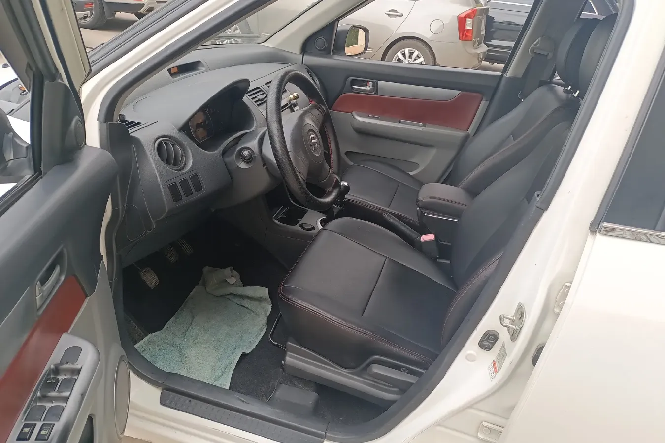 2013 Suzuki Swift 1.3L 91HP L4 5MT,autocango,china used car exporter,china ev exporter,chinese used car exporter,chinese used ev exporter