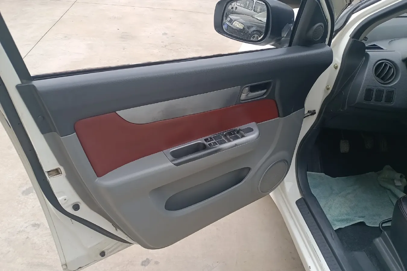 2013 Suzuki Swift 1.3L 91HP L4 5MT,autocango,china used car exporter,china ev exporter,chinese used car exporter,chinese used ev exporter