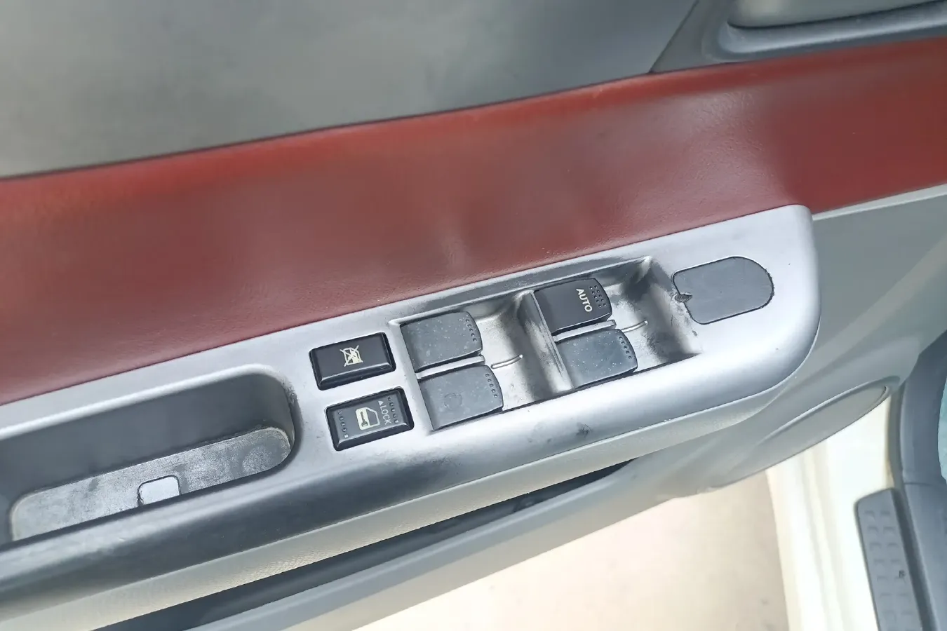 2013 Suzuki Swift 1.3L 91HP L4 5MT,autocango,china used car exporter,china ev exporter,chinese used car exporter,chinese used ev exporter