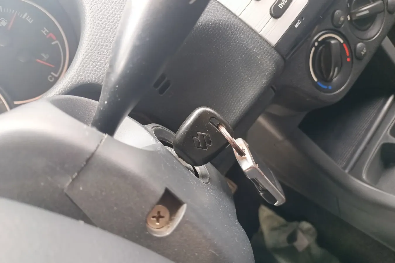 2013 Suzuki Swift 1.3L 91HP L4 5MT,autocango,china used car exporter,china ev exporter,chinese used car exporter,chinese used ev exporter