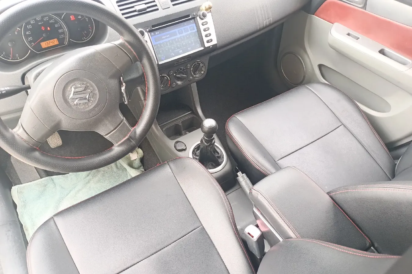 2013 Suzuki Swift 1.3L 91HP L4 5MT,autocango,china used car exporter,china ev exporter,chinese used car exporter,chinese used ev exporter